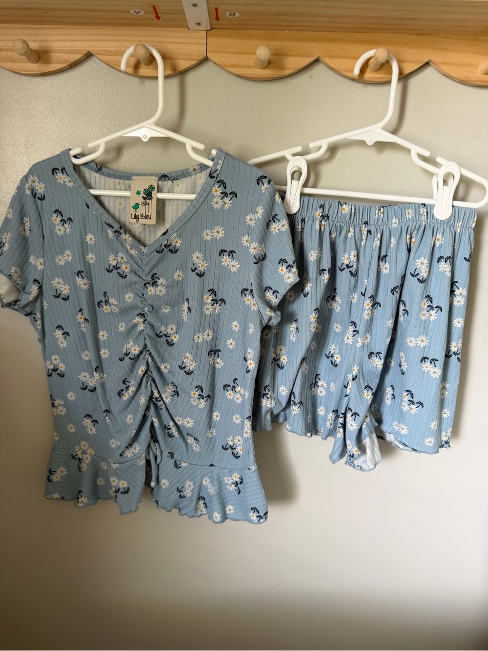 Lily Bleu Blue/White Floral Ribbed 2pc Top & Shorts Set Size 12 V-Neck